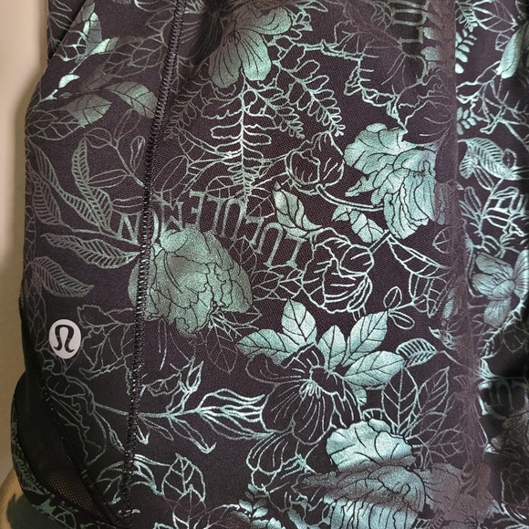 NWOT Lululemon Hotty Hot Lined Short 4", 6 Logo Flourish Black Iridescent Foil - Picture 7 of 10